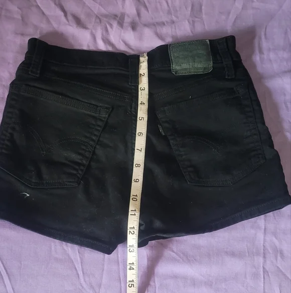 Levi Strauss And Co Black Denim Cute And Classic. Highrise. 2.5" Inseam - Picture 9 of 9